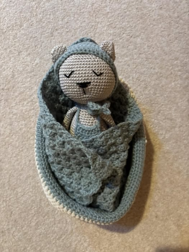 Bärli im Chörbli mit Decke